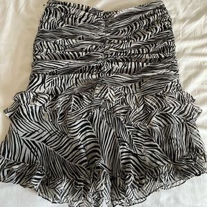 size 8 ruched black and white skirt
